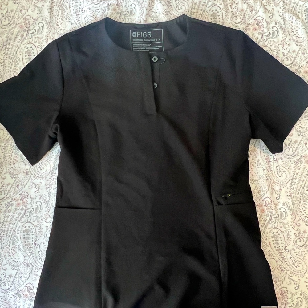 Figs Scrub Top. Black. Style: Bristol Slim Henley